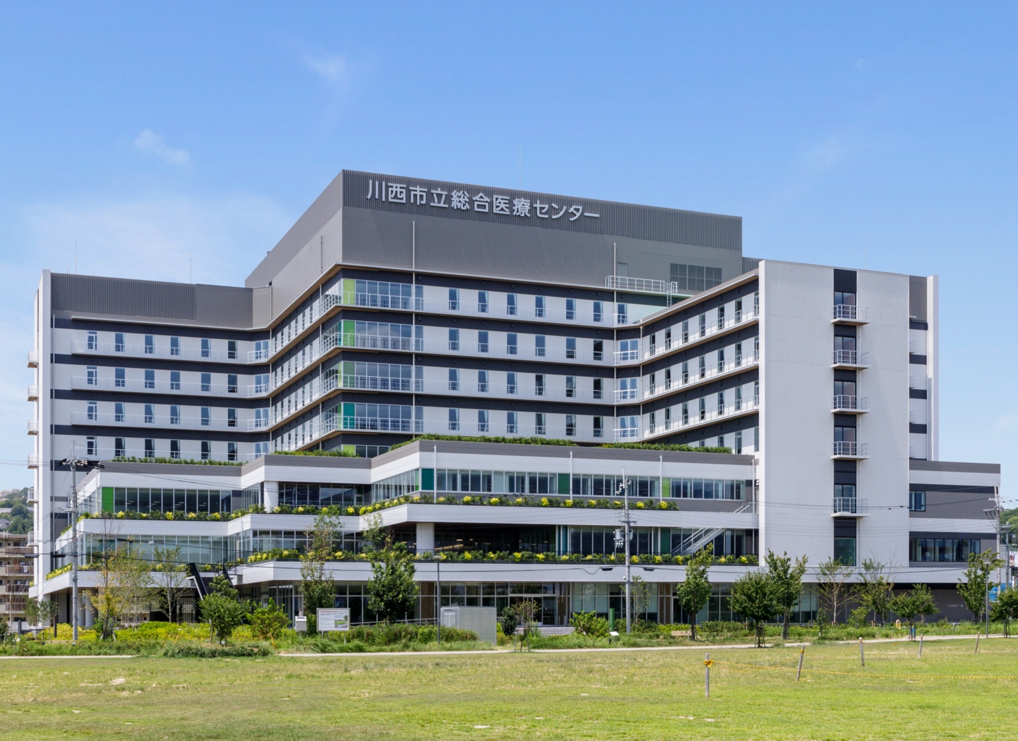 우리는 지역 사회 기반 의료 서비스를 제공하기 위해 노력하고 있습니다. Kawanishi Municipal Medical Center